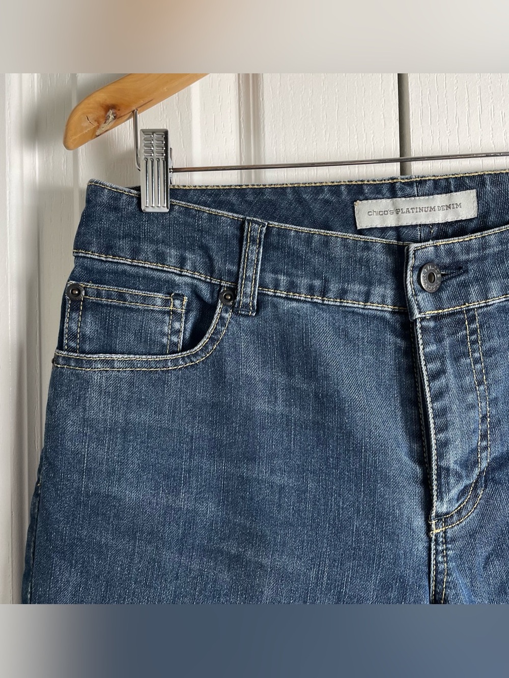 Chico's Platinum Denim Ultimate Fit Slim Leg Jeans Women’s Size 0.5 (S/6) Blue - Picture 4 of 15